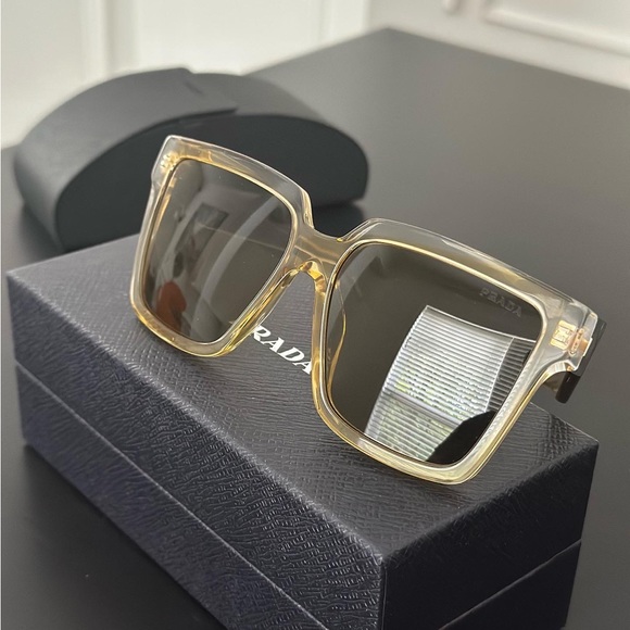 Prada sunglasses - Picture 6 of 10